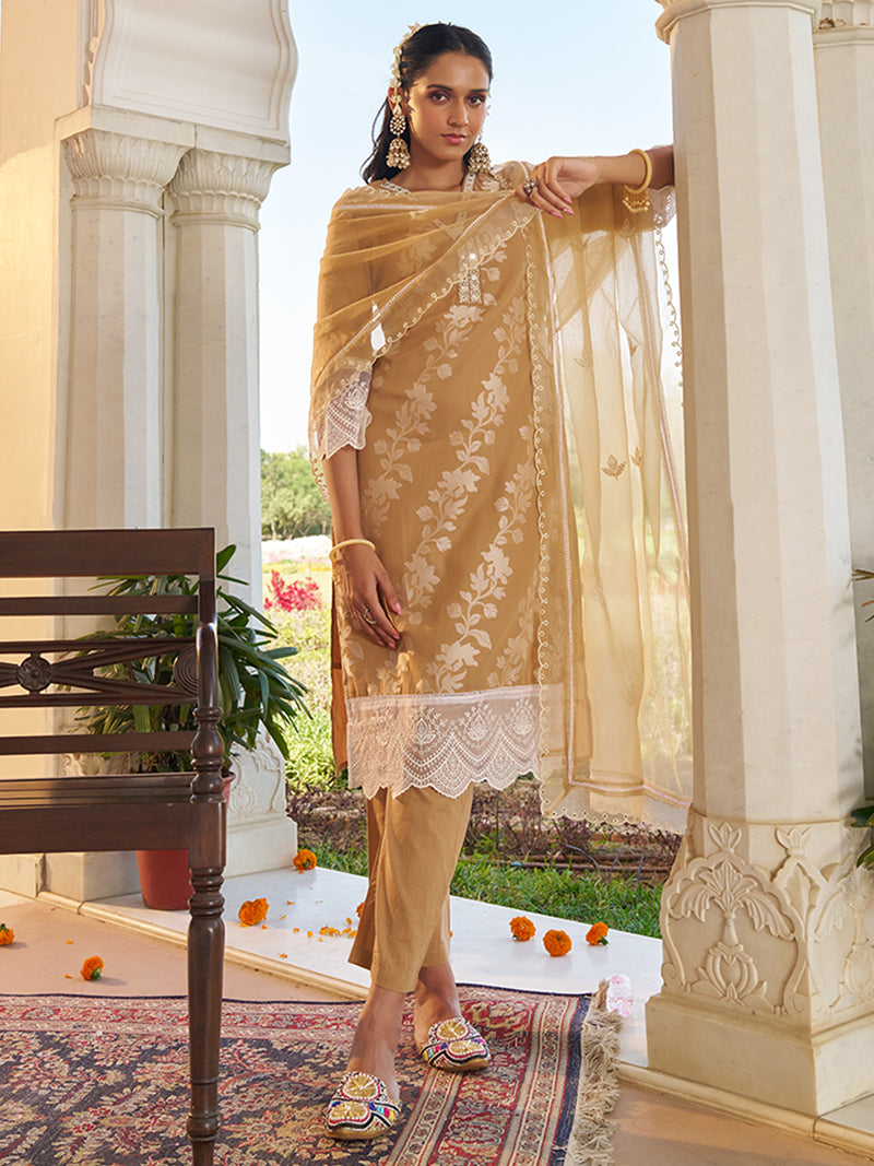 This Kurta Set with Organza Dupatta features a stunning floral jacquard pattern. Shop Now!