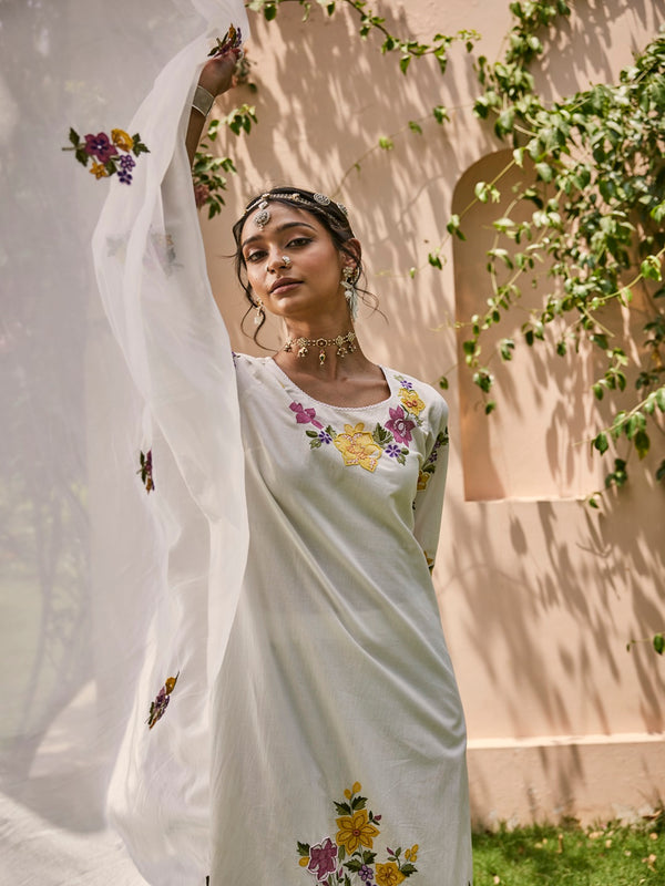 White Floral Embroidered Kurta Set With Dupatta