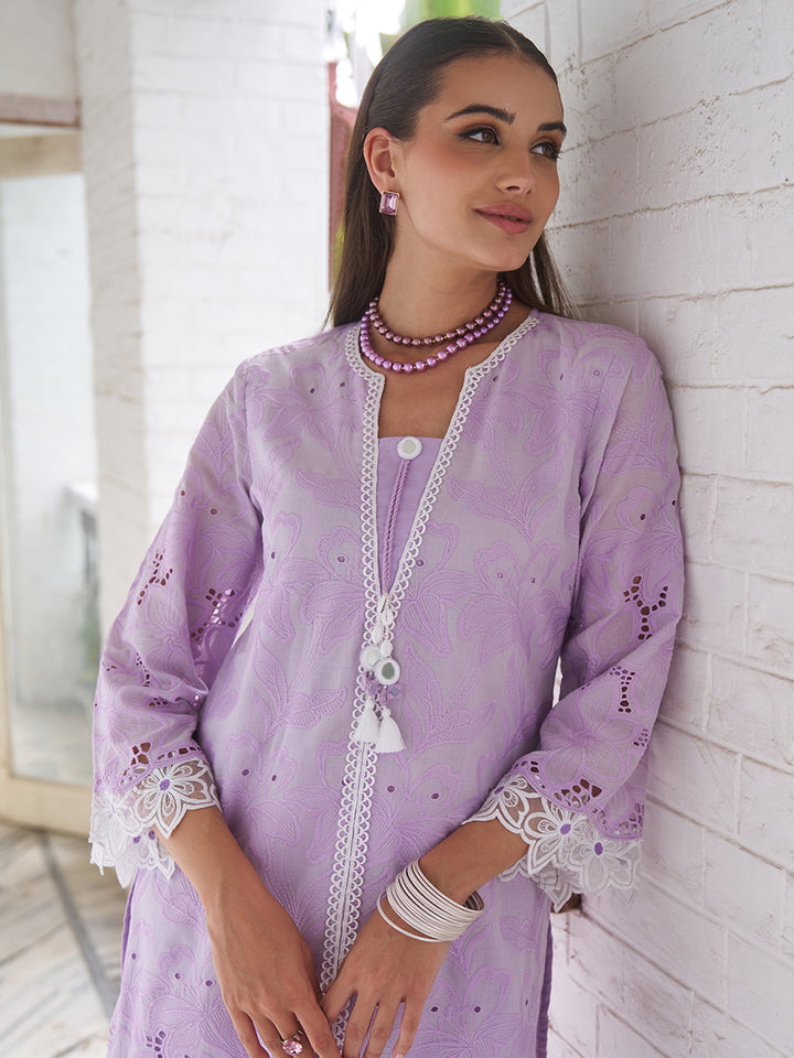 This co-ord set features elegant schiffli lace accents on the hem and sleeves. Shop Now!