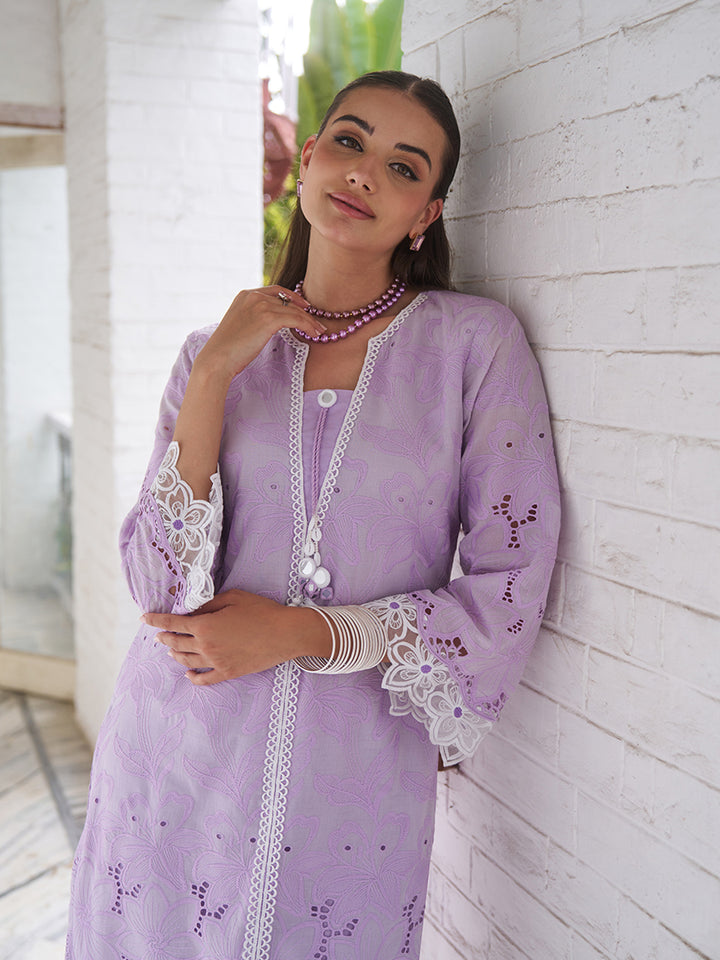 This co-ord set features elegant schiffli lace accents on the hem and sleeves. Shop Now!