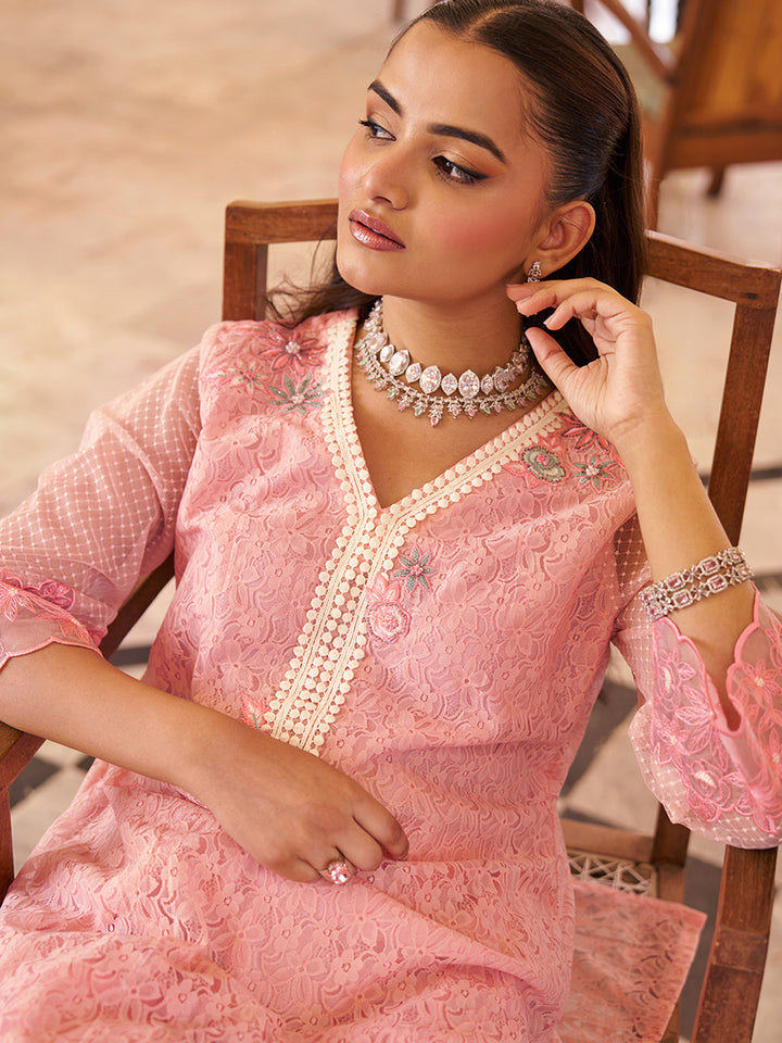This co-ord set is crafted in raschel knitted fabric with an all-over floral pattern. Shop Now!