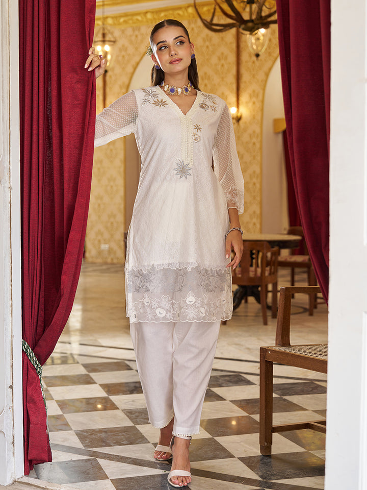 This co-ord set is crafted in raschel knitted fabric with an all-over floral pattern. Shop Now!