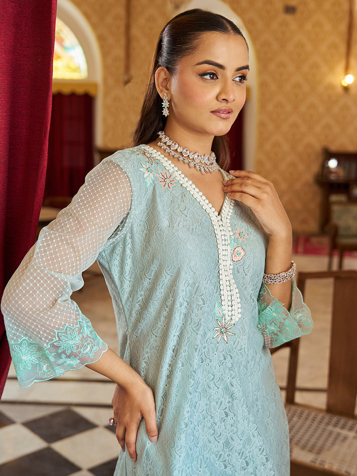 This co-ord set is crafted in raschel knitted fabric with an all-over floral pattern. Shop Now!