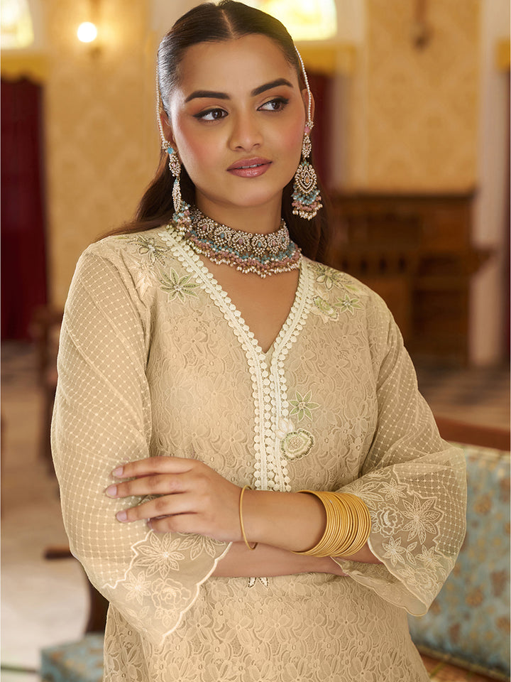 This co-ord set is crafted in raschel knitted fabric with an all-over floral pattern. Shop Now!
