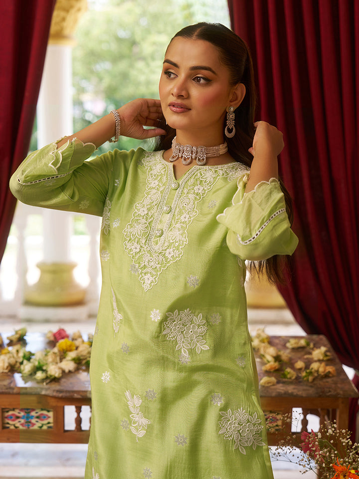 Crafted in luxurious viscose fabric, this co-ord set features a classic round neckline. Shop Now!