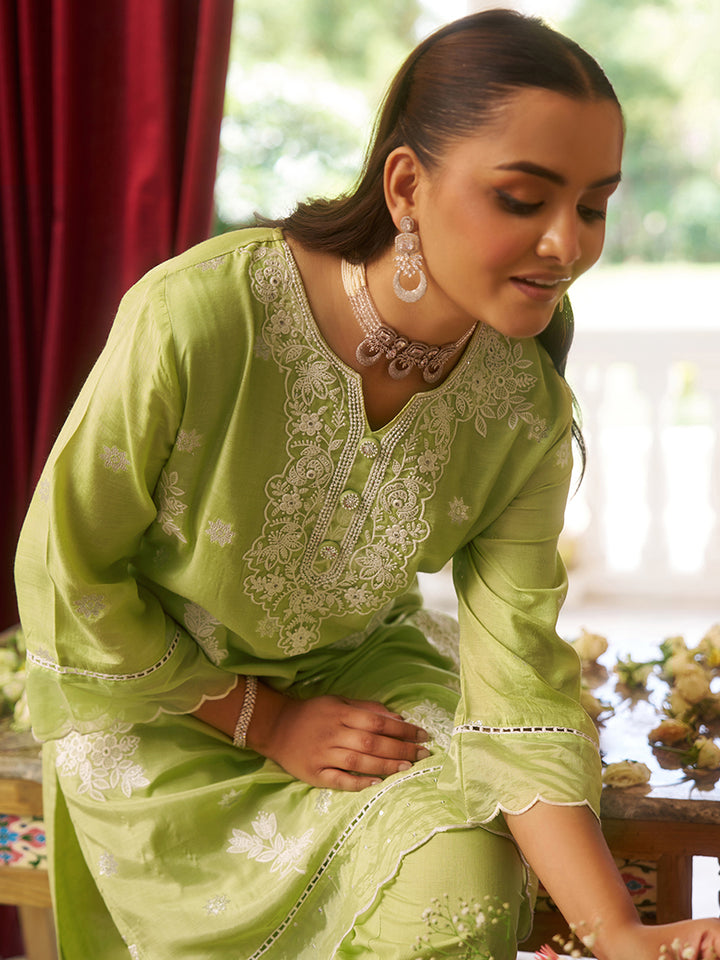 Crafted in luxurious viscose fabric, this co-ord set features a classic round neckline. Shop Now!