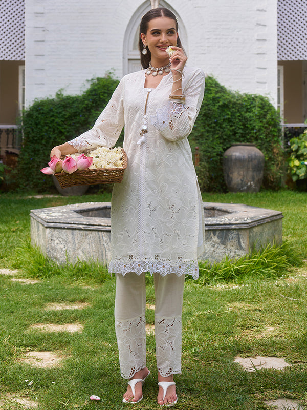 This co-ord set features elegant schiffli lace accents on the hem and sleeves. Shop Now!