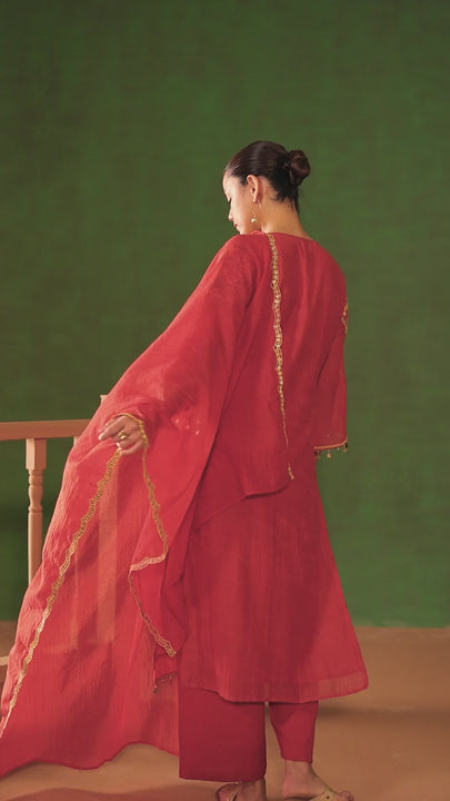 Coral Rose Mul Chanderi Hand-Sequin Embroidered Kurta Set - Product video